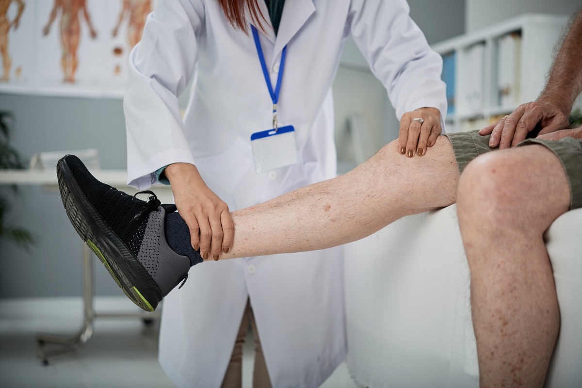 Bacak Damar Tıkanıklığı Nedir, Belirtileri nelerdir?